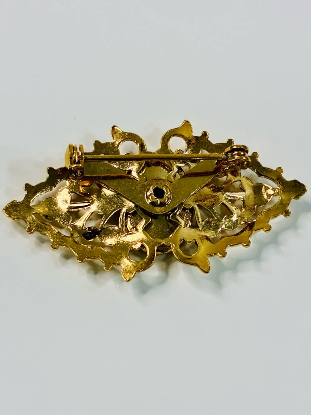 VTG Gold Stone Butterfly Filigree Brooch Ornate Sparkling Everyday Elegant EUC